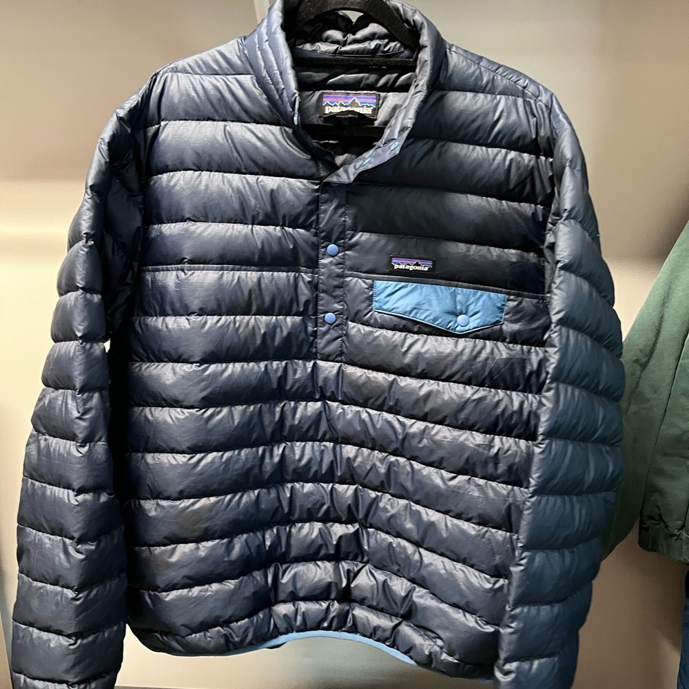 Patagonia Men's Navy Puffer Jacket